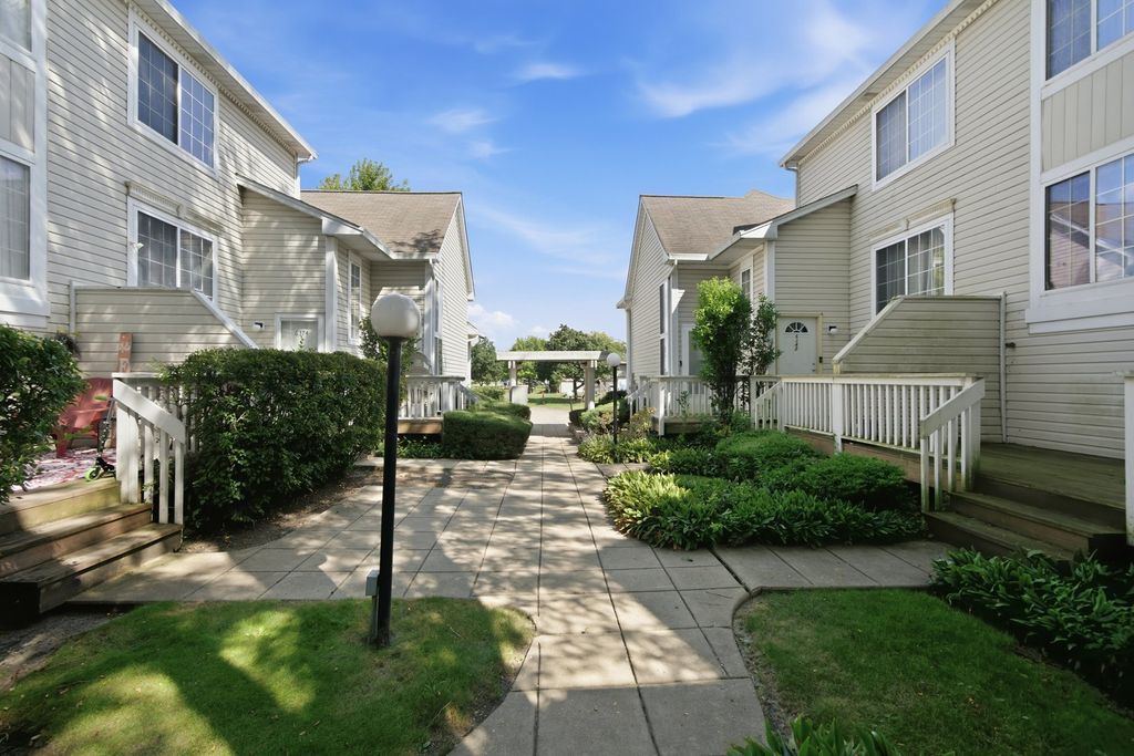 6374 Nugget Circle, Hanover Park, IL 60133