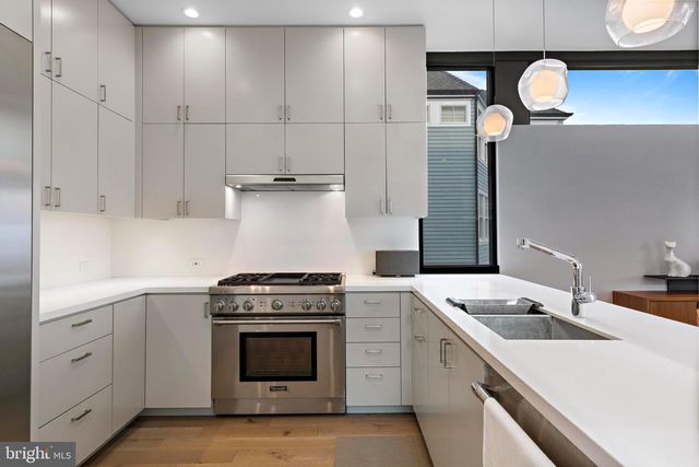 205 STRATFORD AVE, Beach Haven, NJ 08008