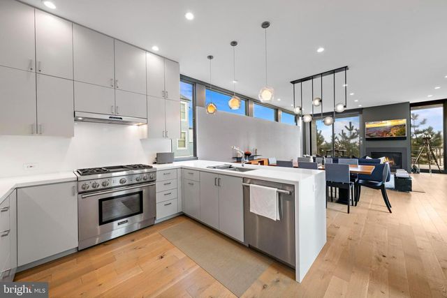 205 STRATFORD AVE, Beach Haven, NJ 08008