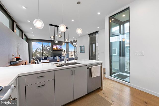 205 STRATFORD AVE, Beach Haven, NJ 08008