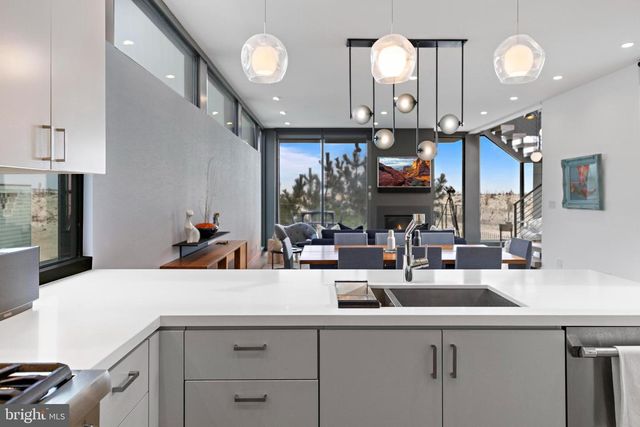 205 STRATFORD AVE, Beach Haven, NJ 08008