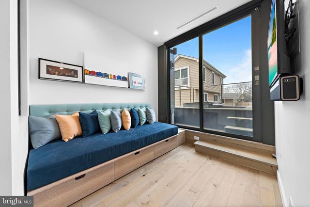 205 STRATFORD AVE, Beach Haven, NJ 08008