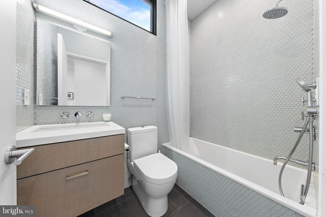 205 STRATFORD AVE, Beach Haven, NJ 08008