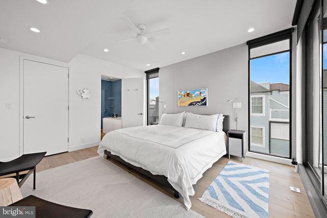 205 STRATFORD AVE, Beach Haven, NJ 08008