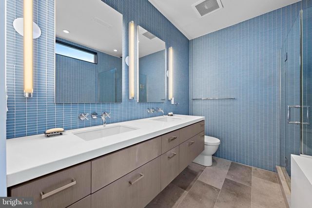 205 STRATFORD AVE, Beach Haven, NJ 08008