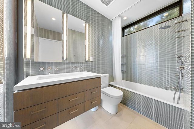 205 STRATFORD AVE, Beach Haven, NJ 08008