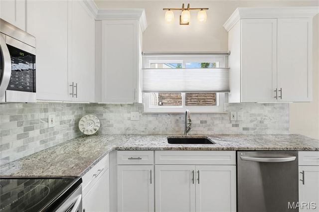 1482 Asterwood Court, Chesterfield, MO 63017