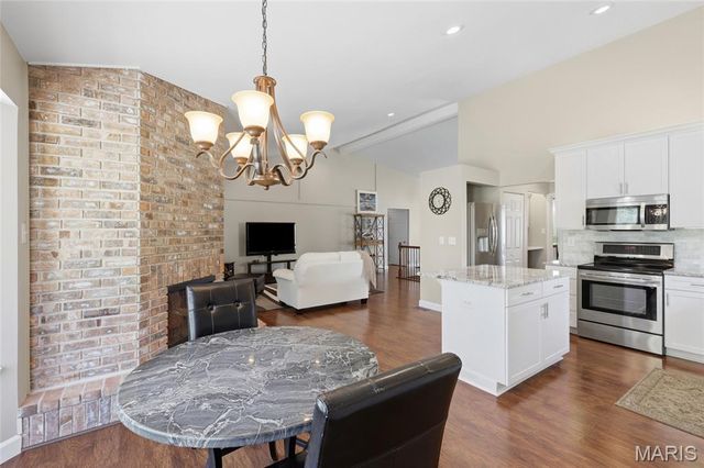 1482 Asterwood Court, Chesterfield, MO 63017