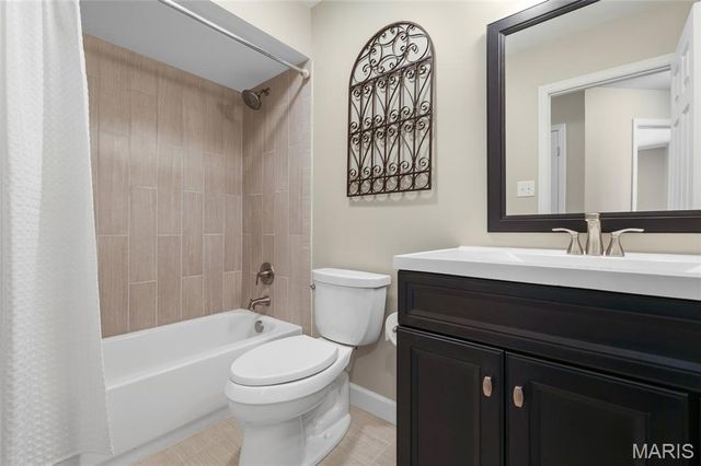 1482 Asterwood Court, Chesterfield, MO 63017