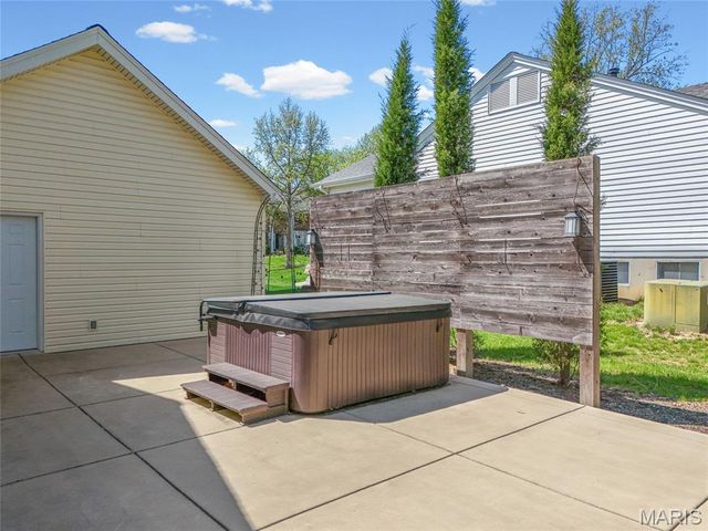 1482 Asterwood Court, Chesterfield, MO 63017