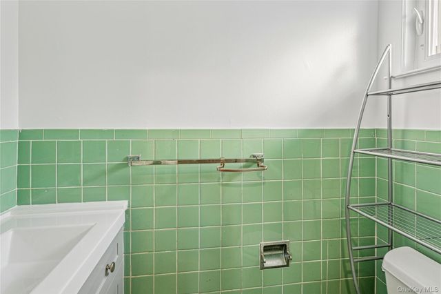 17 Marina Road, Island Park, NY 11558