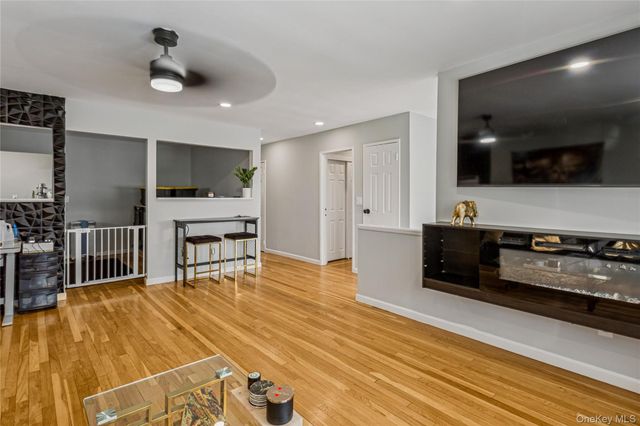 17 Marina Road, Island Park, NY 11558