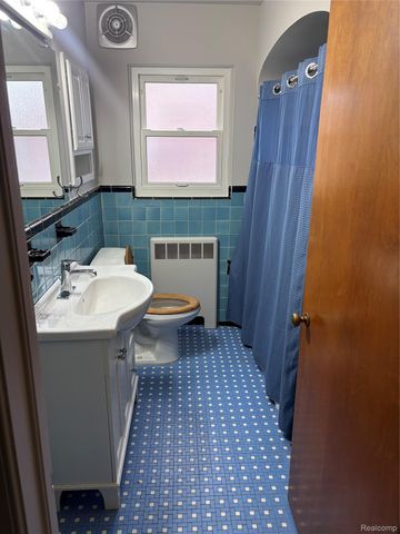 1814 Stanhope Street, Grosse Pointe Woods, MI 48236