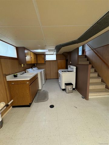 1814 Stanhope Street, Grosse Pointe Woods, MI 48236