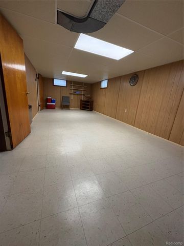 1814 Stanhope Street, Grosse Pointe Woods, MI 48236
