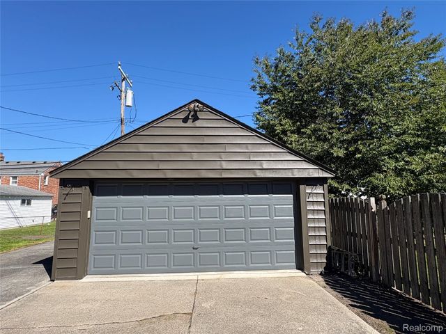 1814 Stanhope Street, Grosse Pointe Woods, MI 48236