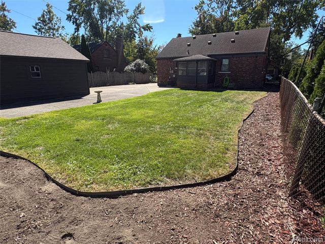 1814 Stanhope Street, Grosse Pointe Woods, MI 48236