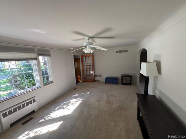 1814 Stanhope Street, Grosse Pointe Woods, MI 48236