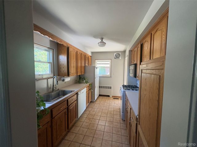 1814 Stanhope Street, Grosse Pointe Woods, MI 48236