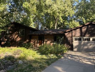 14810 Lloyds Drive, Minnetonka, MN 55345