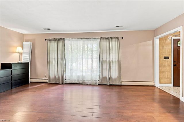 4905 Farrington DR, Virginia Beach, VA 23455