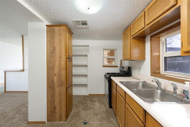 825 S 3rd Avenue, Purcell, OK 73080