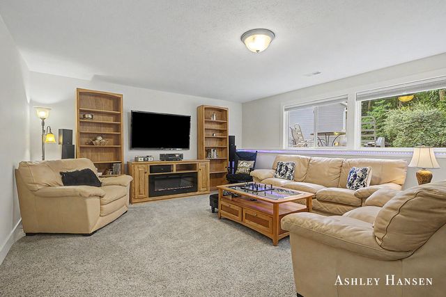 163 Dogwood Drive Ne, Rockford City, MI 49341
