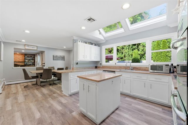 10 Weatherstone Way, Smithtown, NY 11787