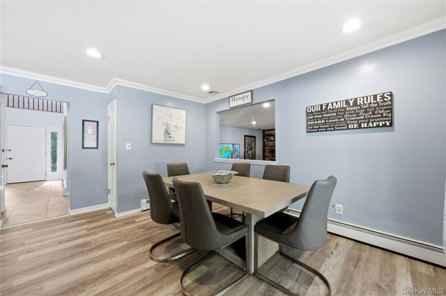 10 Weatherstone Way, Smithtown, NY 11787