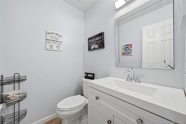 10 Weatherstone Way, Smithtown, NY 11787