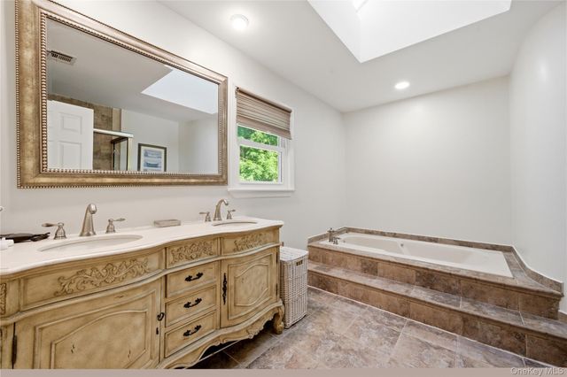 10 Weatherstone Way, Smithtown, NY 11787