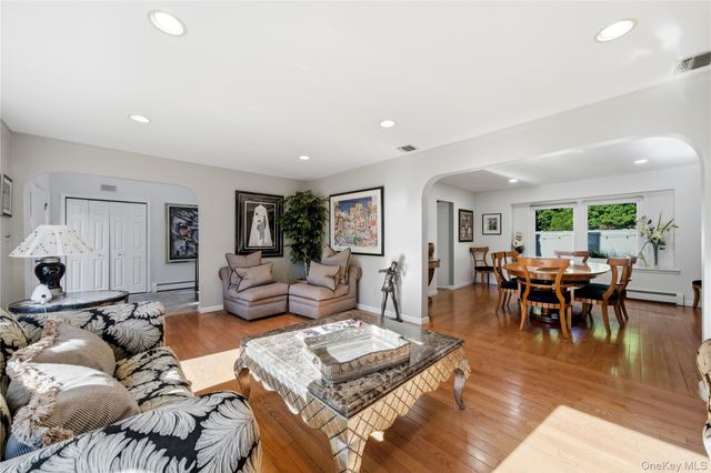 10 Weatherstone Way, Smithtown, NY 11787
