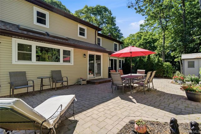 10 Weatherstone Way, Smithtown, NY 11787