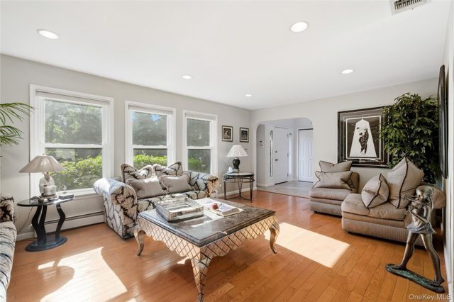 10 Weatherstone Way, Smithtown, NY 11787