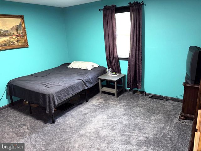 2813 COUNTRY LN, Langhorne, PA 19047