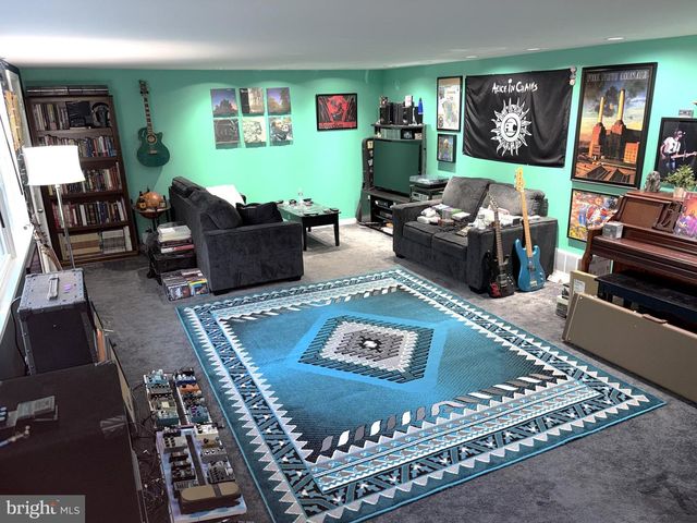 2813 COUNTRY LN, Langhorne, PA 19047