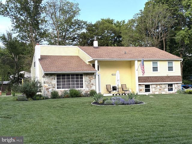 2813 COUNTRY LN, Langhorne, PA 19047
