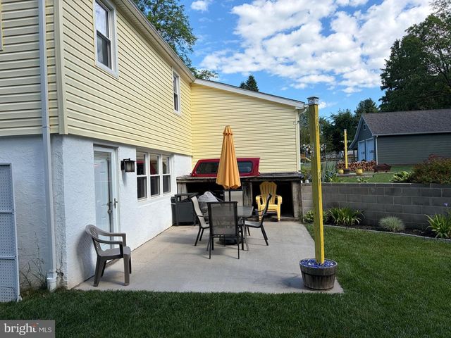 2813 COUNTRY LN, Langhorne, PA 19047