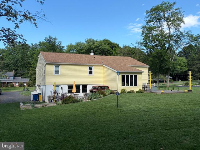 2813 COUNTRY LN, Langhorne, PA 19047