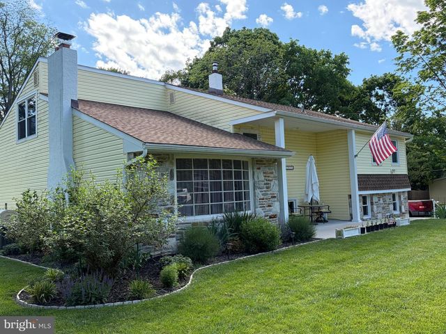 2813 COUNTRY LN, Langhorne, PA 19047