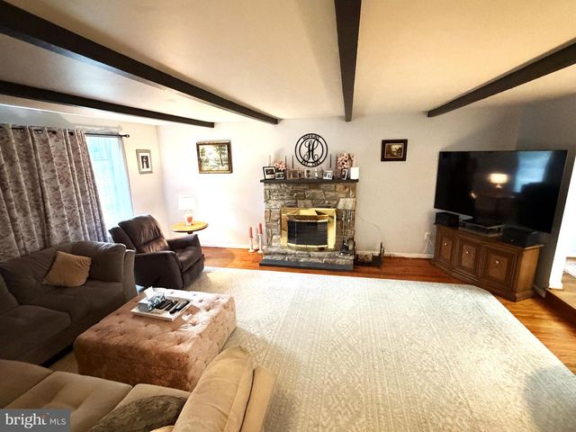 2813 COUNTRY LN, Langhorne, PA 19047