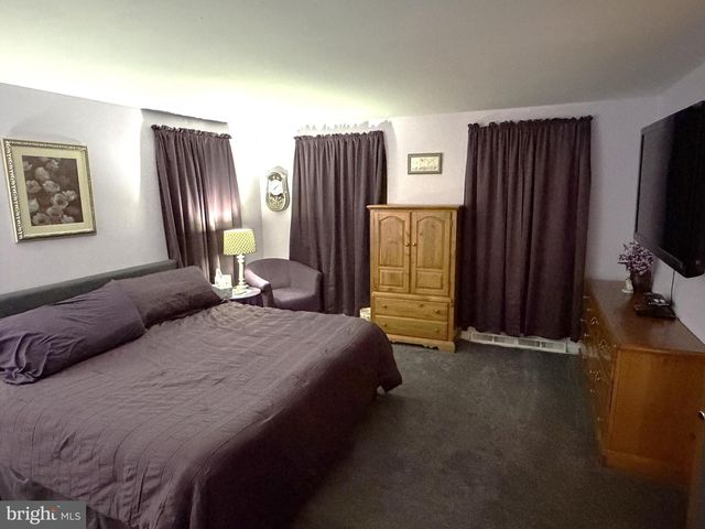 2813 COUNTRY LN, Langhorne, PA 19047