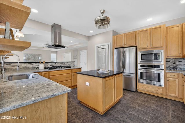 136 S Belvedere Drive, Hampstead, NC 28443