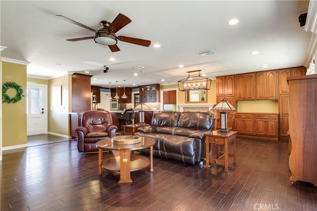 1049 El Mirador, Fullerton, CA 92835