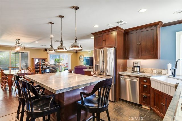 1049 El Mirador, Fullerton, CA 92835