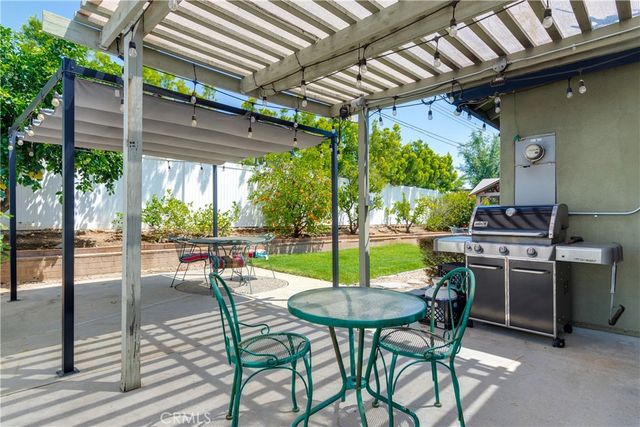 1049 El Mirador, Fullerton, CA 92835