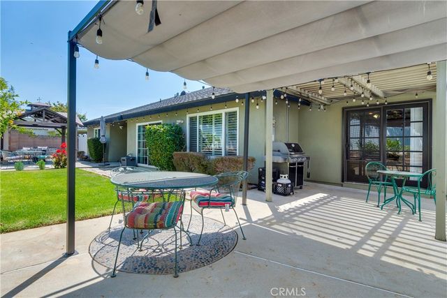 1049 El Mirador, Fullerton, CA 92835