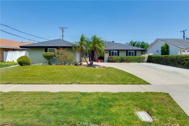 1049 El Mirador, Fullerton, CA 92835
