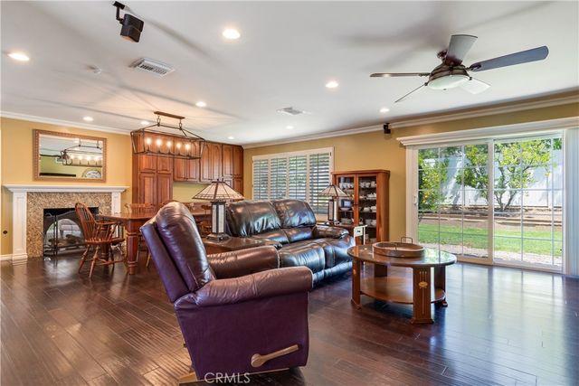 1049 El Mirador, Fullerton, CA 92835
