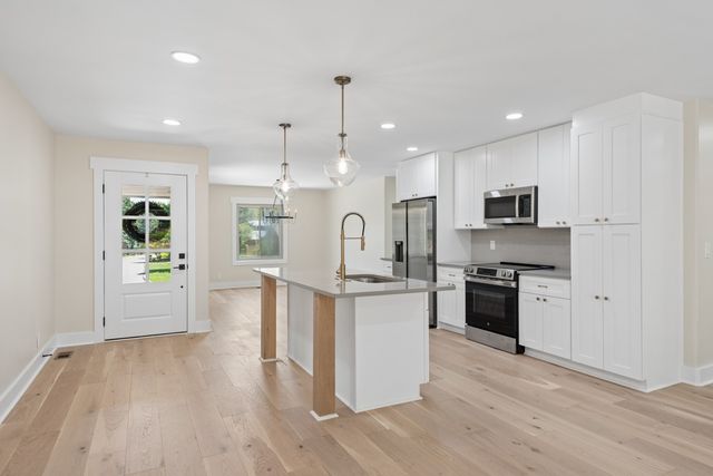 345 Cedarmont Dr, Nashville, TN 37211